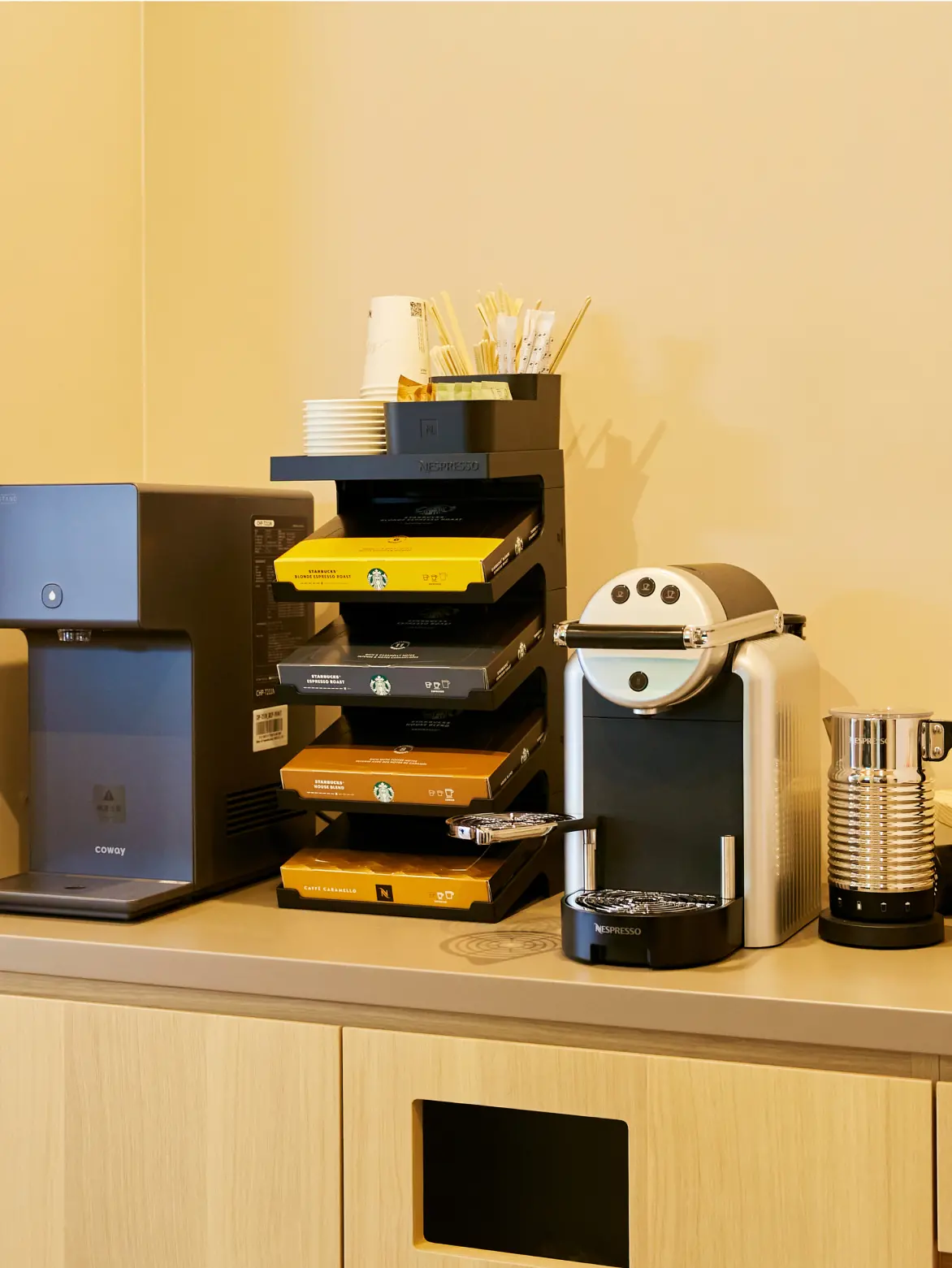 お菓子・コーヒーはご自由にどうぞ